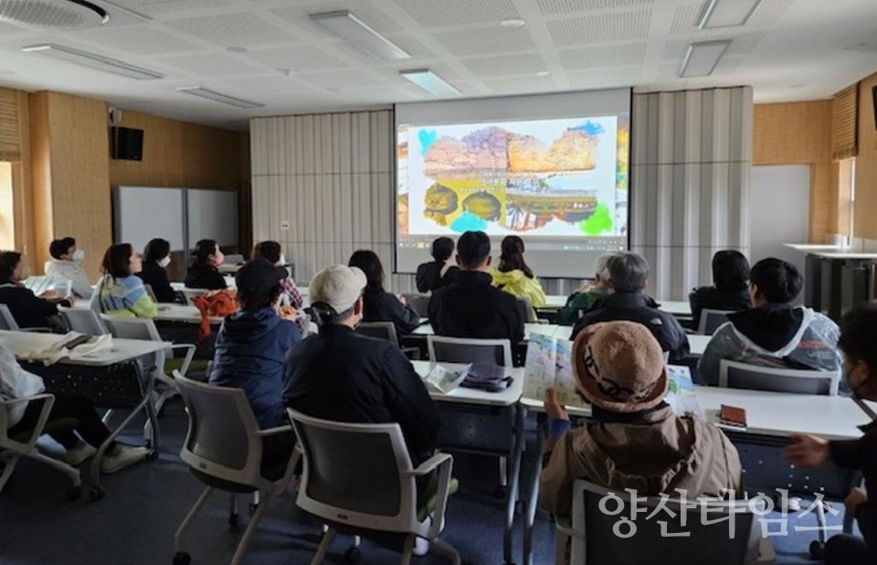 양산 시민정원학교 교육생들 답사ⓒ양산타임스