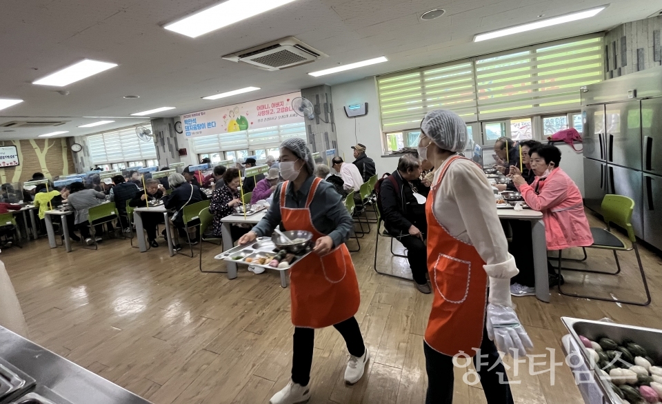물금읍 박만석돼지곰탕 식사대접 사진ⓒ양산타임스