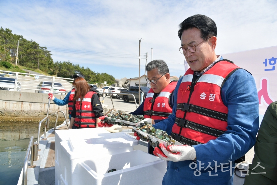 울주군, 마을어장 8곳에 전복 33만마리 방류ⓒ양산타임스