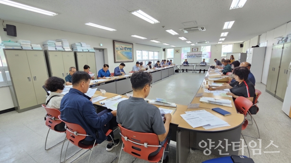 일광읍 명예 사회복지공무원들이 역량 강화를 위한 교육을 받고 있다ⓒ양산타임스