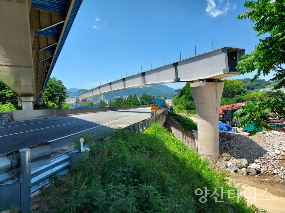 "경부고속도로 양산휴게소 하부 터널 관통식" "경부고속도로 동면교 지상구간 교량 설치" ⓒ양산타임스