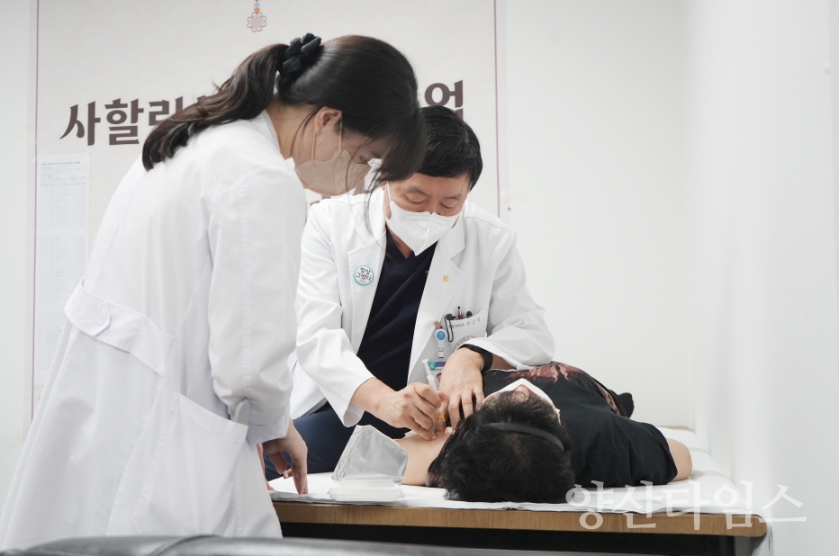 "2-1.기장군 지역사회보장협의체 보건의료실무분과에서 의료봉사 특화사업 _건강드림_을 진행하고 있다." "2-1.기장군 지역사회보장협의체 보건의료실무분과에서 의료봉사 특화사업 _건강드림_을 진행하고 있다(1)." ⓒ양산타임스