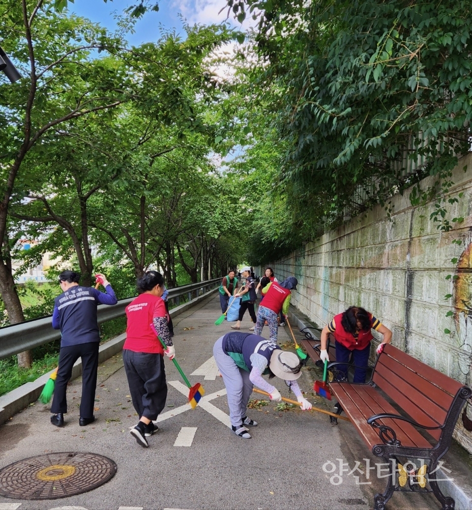 덕계동 태풍 쓰레기 수거 국토대청소ⓒ양산타임스