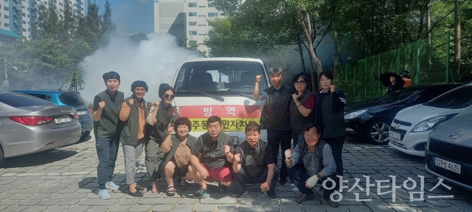 양주동 주민자치회 해충 방지 긴급방역ⓒ양산타임스