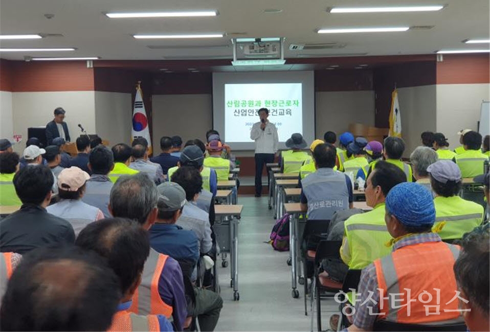 정종복 기장군수가 산업안전보건교육에 참석해 당부말씀을 하고 있다.ⓒ양산타임스
