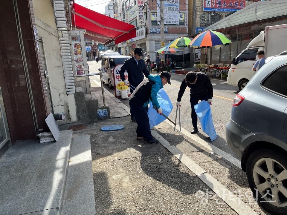 서창동 시가지 청소 사진ⓒ양산타임스