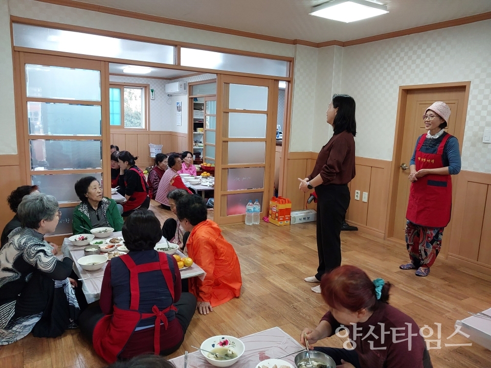 평산동 평산마을 새마을부녀회 어르신 식사대접ⓒ양산타임스