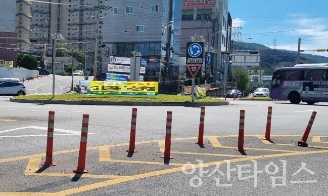 차량통행 보행 방해 불법 광고물ⓒ양산타임스