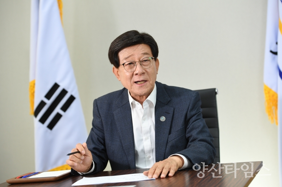 "2-2.정종복 기장군수" "2-1.정종복 기장군수가 컨퍼런스에 참석하여 축사를 하고 있다" ⓒ양산타임스