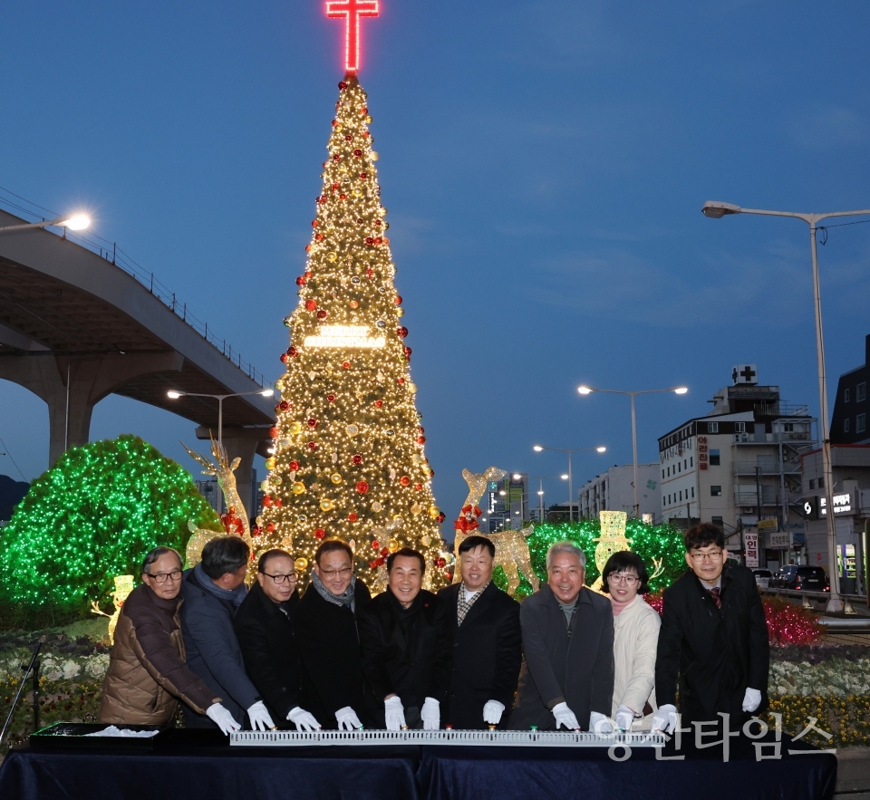 성탄트리 점등식_양산종합운동장 앞ⓒ양산타임스