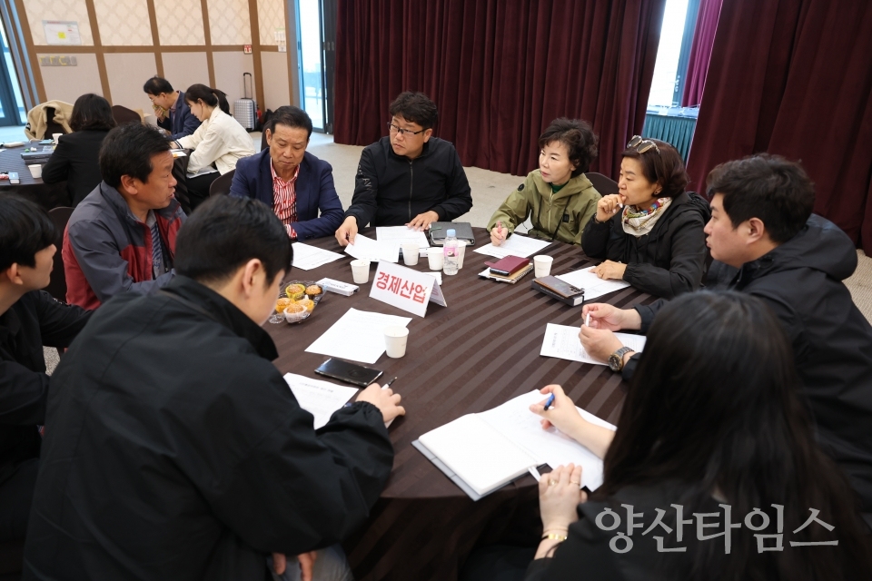 "시민통합위원회 현장 분과회의" "시민통합위원회 소통집무실 참석" "시민통합위원회 워크숍1" "시민통합위원회 워크숍2" ⓒ양산타임스