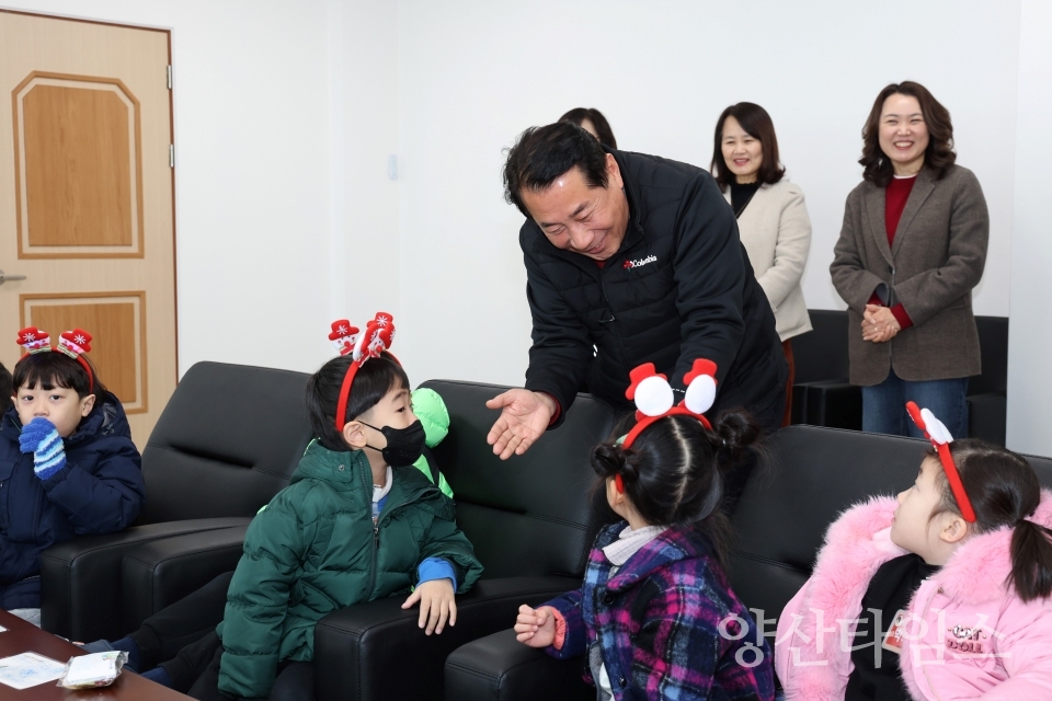 동면유치원 원아들 시청 방문ⓒ양산타임스