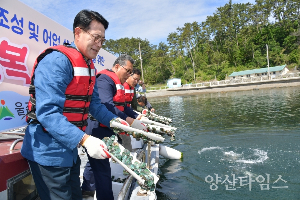 울주군, 올해 축·수산업 분야 270억원 투입(230525 서생면 송정항 전복방류행사)ⓒ양산타임스