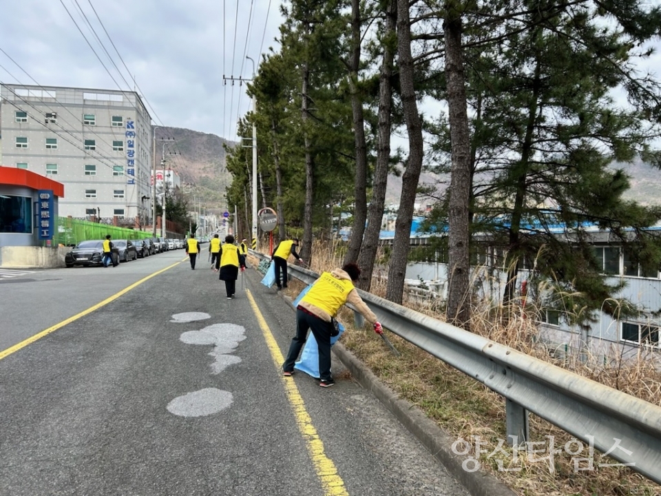 소주동 기관단체 국토대청소ⓒ양산타임스