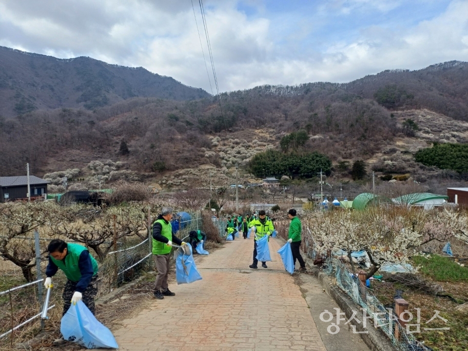 원동면 국토대청소 실시ⓒ양산타임스