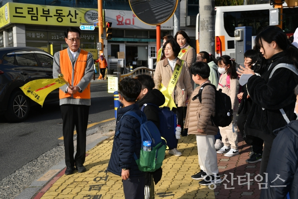 이순걸 울주군수, 3월 신학기 스쿨존 교통지도 봉사활동ⓒ양산타임스