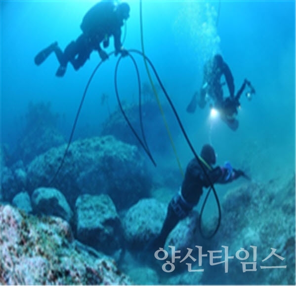 "1-2. 기장군수산자원연구센터에서 수산자원조성사업(바다숲 조성, 수산자원 증대시설 사후관리)을 진행하고 있다" "1-1. 기장군수산자원연구센터에서 수산자원조성사업(바다숲 조성)을 진행하고 있다" ⓒ양산타임스