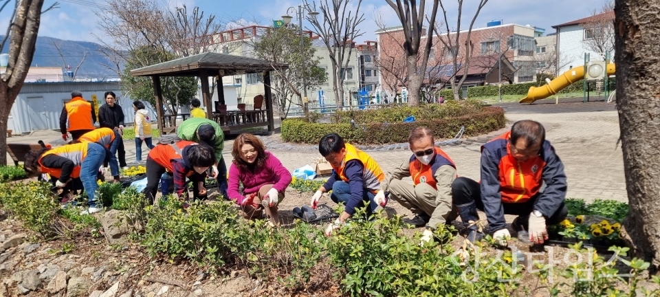 서창동 꽃동산 만들기 행사ⓒ양산타임스