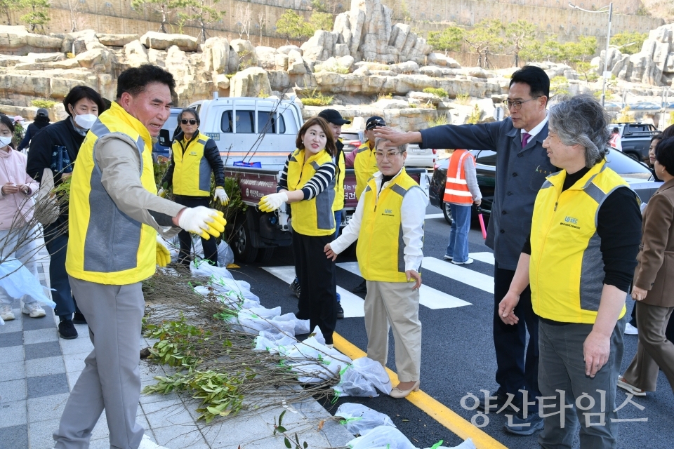 울주군 사회적기업 협의회 묘목 나눔행사ⓒ양산타임스