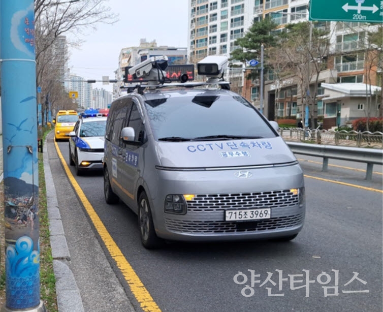 기장군이 기장경찰서와 합동으로 주정차 단속을 시행하고 있다.ⓒ양산타임스