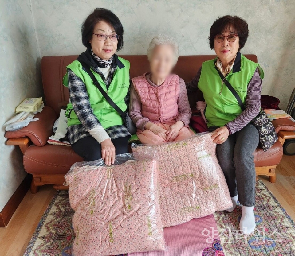덕계동 취약계층 겨울이불 세탁ⓒ양산타임스