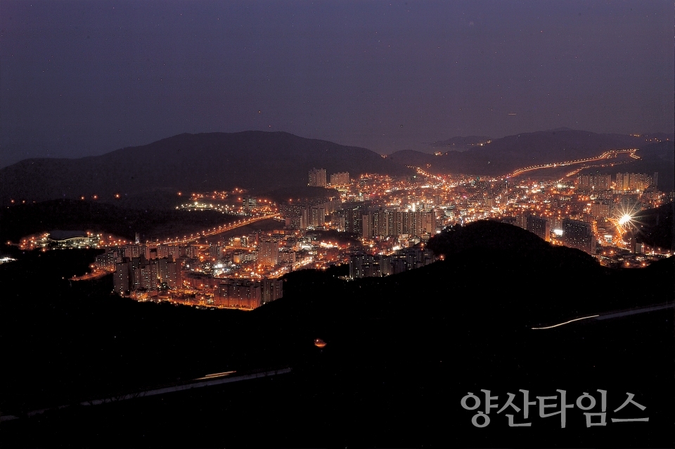 기장군청사 야경ⓒ양산타임스