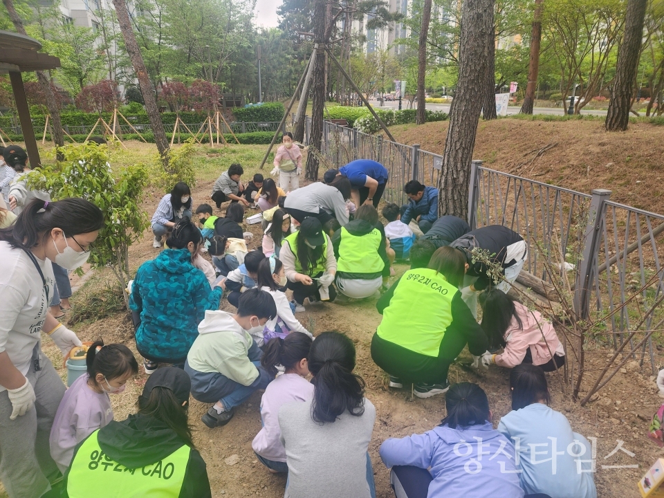 물금읍 양우내안애2차 나무심기ⓒ양산타임스