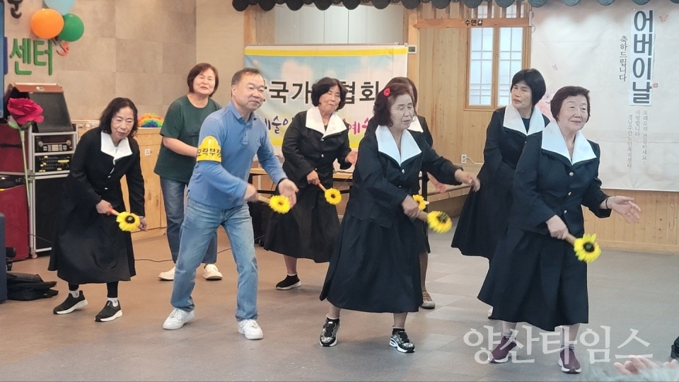 통도아트센터 딱따구리 숟가락난타 동아리 공연ⓒ양산타임스