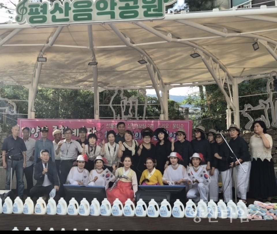 한여름밤의 작은음악회 공연자 단체사진ⓒ양산타임스