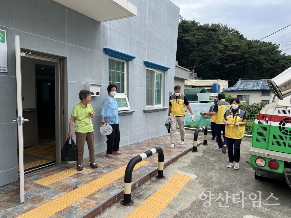 강서동 주민자치회 찾아가는 방역사업ⓒ양산타임스