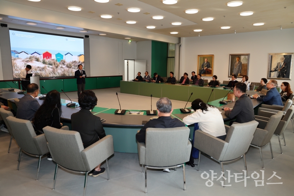 "4.양산시 북유럽 경제교류단 일행" "1.나동연 양산시장(왼쪽)과 유하나 바르티아이넨 시장" "2.두 도시간 우호증진의 자리" "3.박창현 양산상공회의소 회장(왼쪽)과 나동연 양산시장, 유하나 시장" ⓒ양산타임스