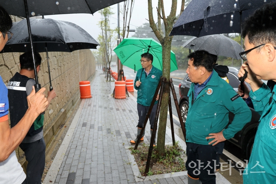 "양산시장 재해취약지 현장점검_석계산단2" "양산시장 재해취약지 현장점검_물금읍 소재 공동주택단지1" "양산시장 재해취약지 현장점검_물금읍 소재 공동주택단지2" "양산시장 재해취약지 현장점검_석계산단1" ⓒ양산타임스