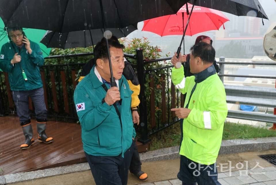 "양산시장 재해취약지 현장점검_석계산단2" "양산시장 재해취약지 현장점검_물금읍 소재 공동주택단지1" "양산시장 재해취약지 현장점검_물금읍 소재 공동주택단지2" "양산시장 재해취약지 현장점검_석계산단1" ⓒ양산타임스