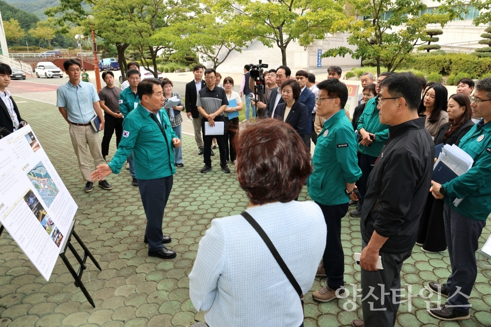 행정지원단 합동 현장점검을 하고 있는 나동연 양산시장ⓒ양산타임스
