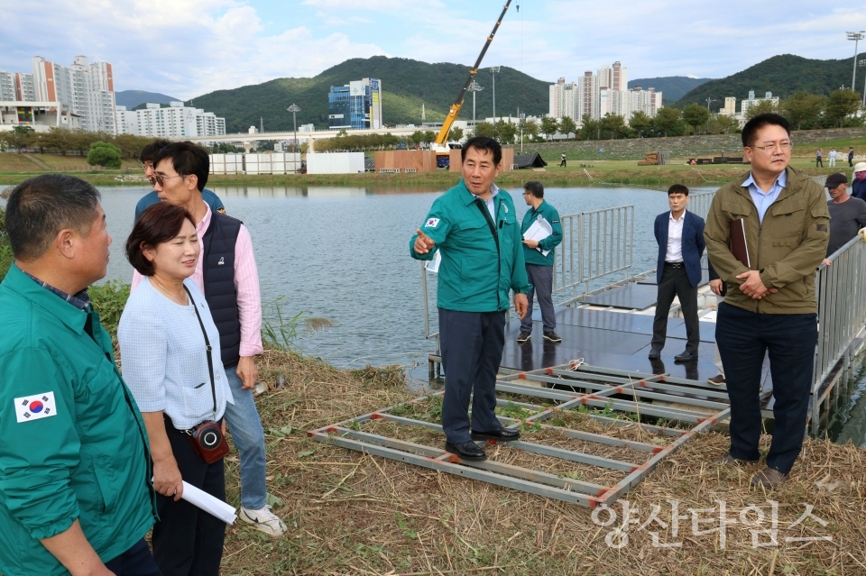 행정지원단 합동 현장점검을 하고 있는 나동연 양산시장ⓒ양산타임스