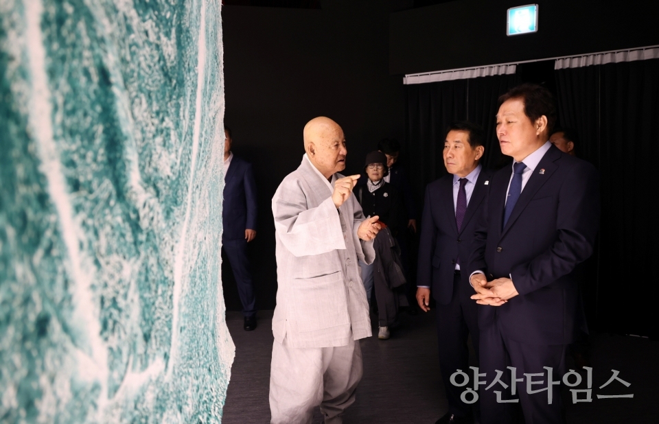 양산시장, 성파 스님 특별전 방문ⓒ양산타임스