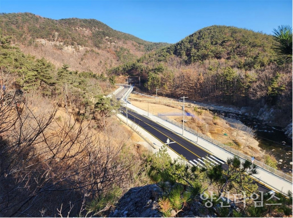 철마 장전2교와 금정구 선동간 연결도로가 장기간 공사를 마치고 24일부터 본격적으로 개통된다ⓒ양산타임스