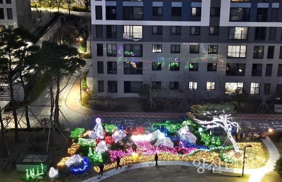 사송 더샵 데시앙아파트 4단지 입주민을 위한 크리스마스 축제 개최ⓒ양산타임스