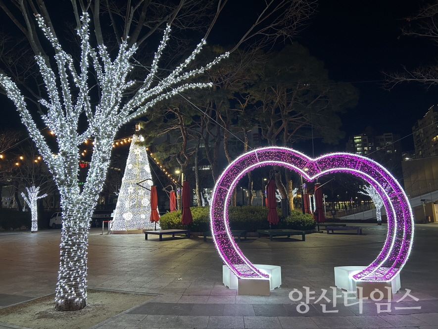 기장군이 정관 윗골공원 일원에 빛거리 조성을 완료했다 ⓒ양산타임스