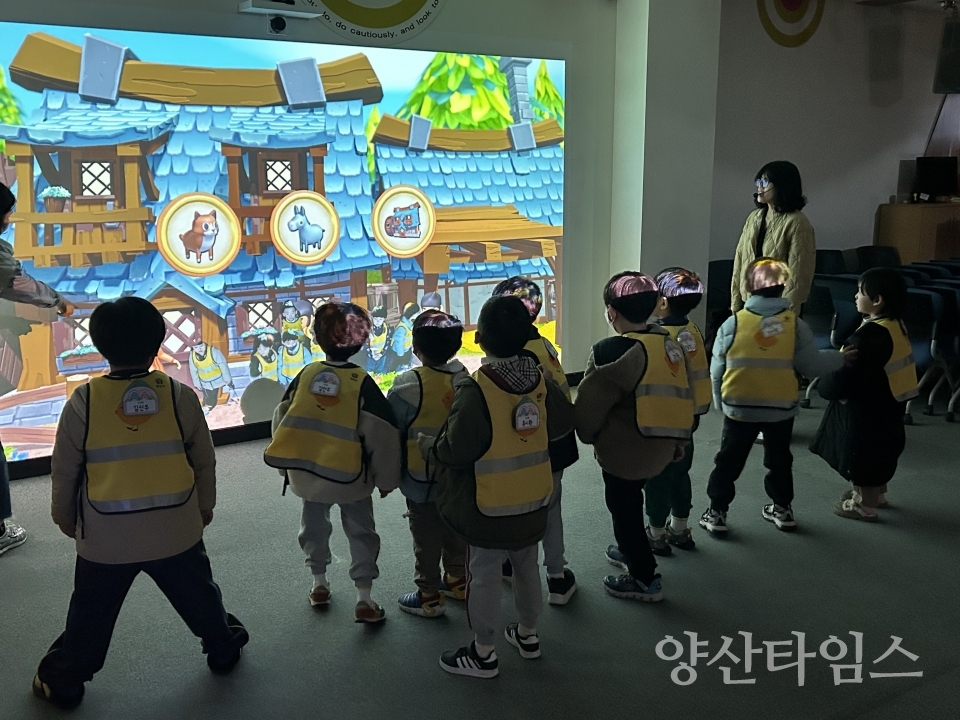영어도서관 체험형 동화구연 운영ⓒ양산타임스
