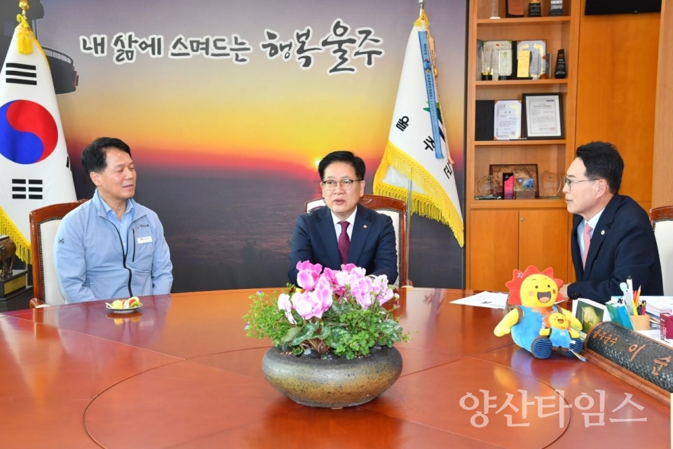 ㈜한국동서발전 임원진, 울주군 산불 피해 성금 1억원 전달 ⓒ양산타임스