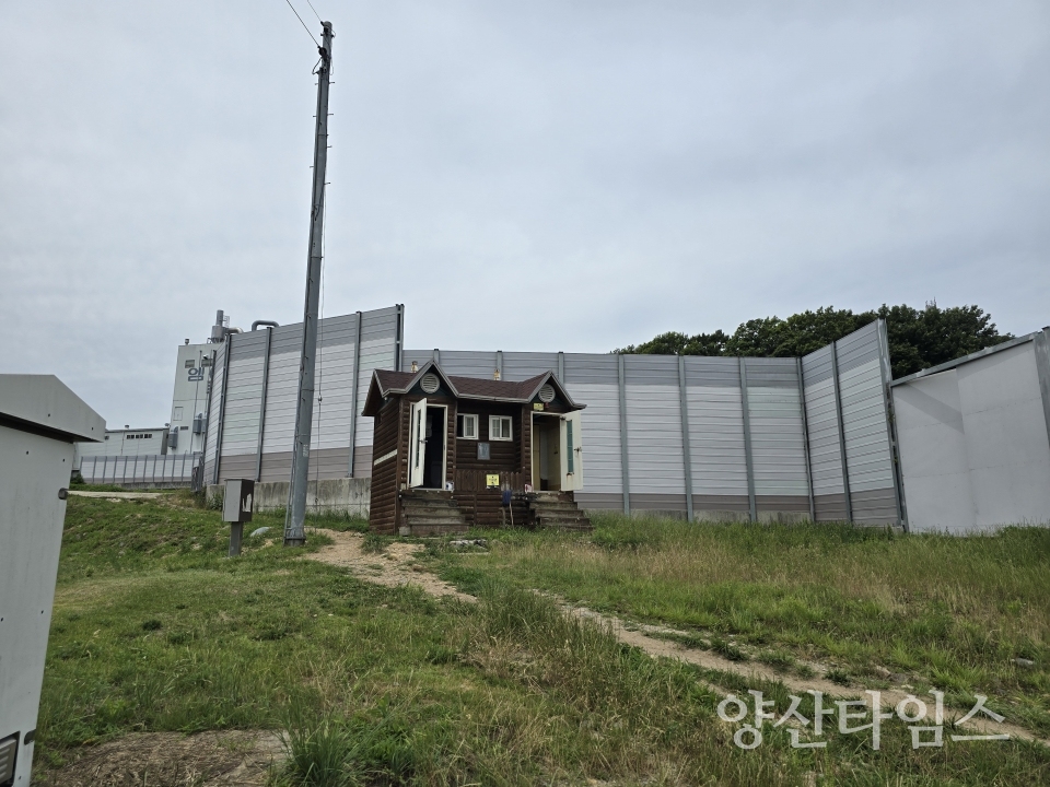 웅상출장소 건의사항 처리(재래식 공중화장실 교체)_교체 전ⓒ양산타임스