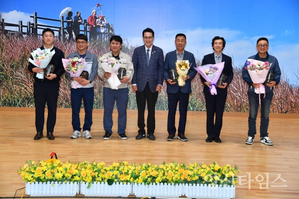 울주군, 2025년 지방세 성실납세자 표창패 수여 ⓒ양산타임스