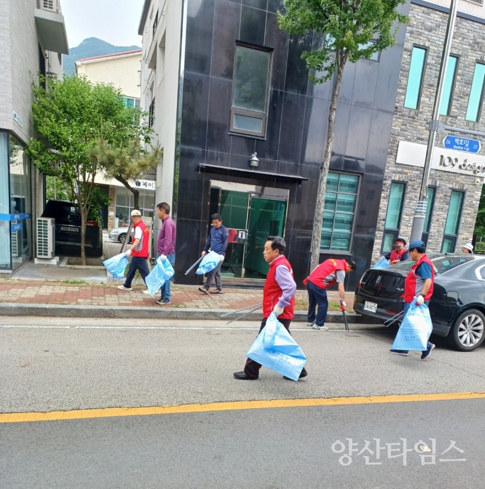물금읍 5월 국토대청소ⓒ양산타임스
