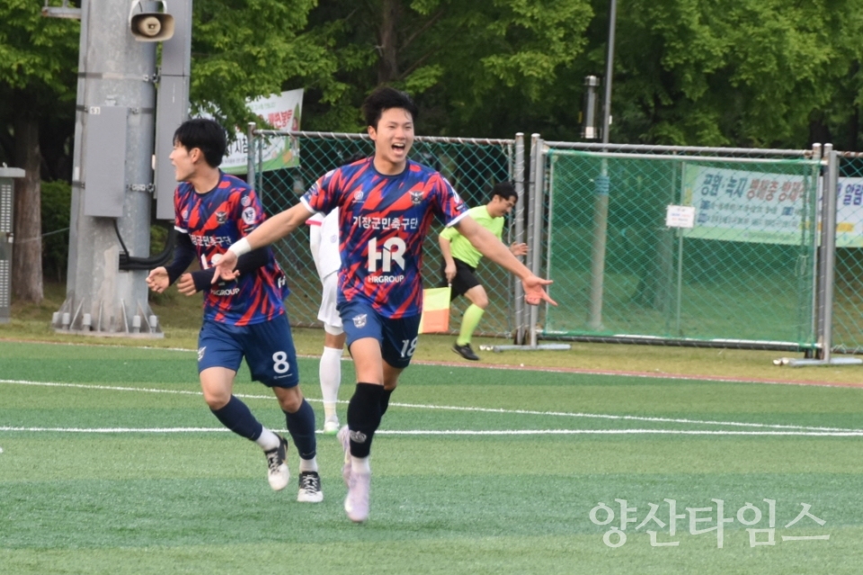 28일 경기에서 두골을 기록한 기장군민축구단 박세웅 선수ⓒ양산타임스