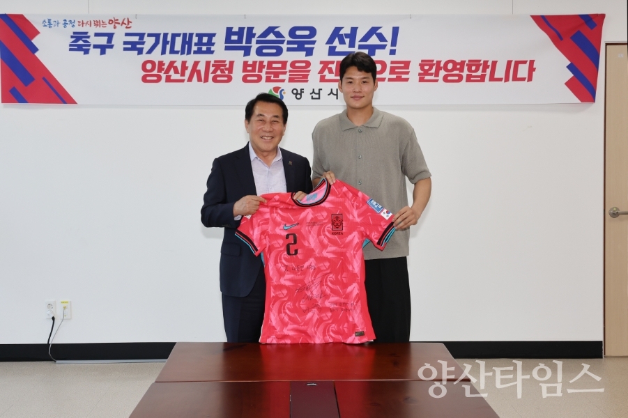 축구 국가대표 박승욱 선수 방문1ⓒ양산타임스