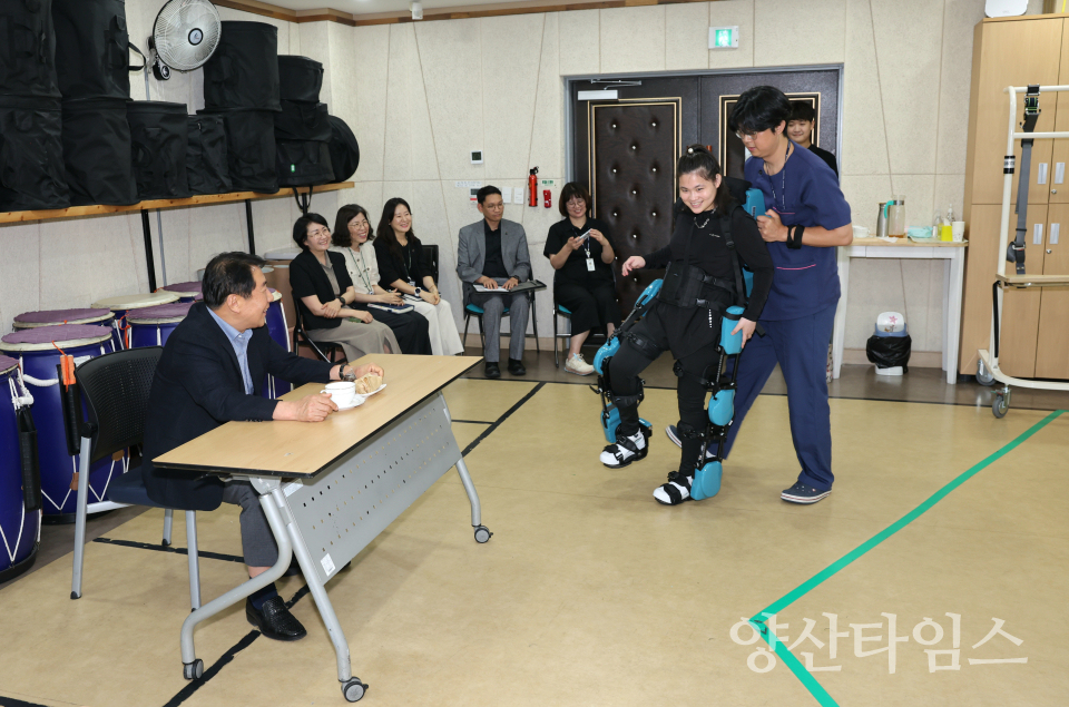 웨어러블 돌봄로봇 시연ⓒ양산타임스