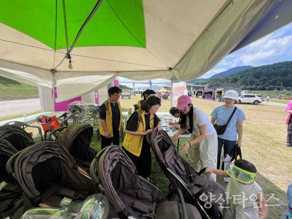 시민참여단 유아차 유료 대여 부스ⓒ양산타임스
