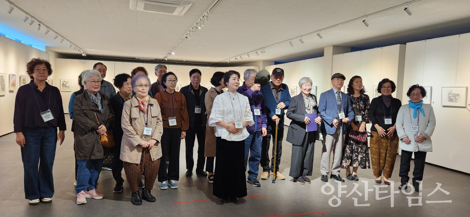 웅상노인복지관 연필화반 작품전시회 ‘아름다운 동행’ 오프닝 행사 개최ⓒ양산타임스