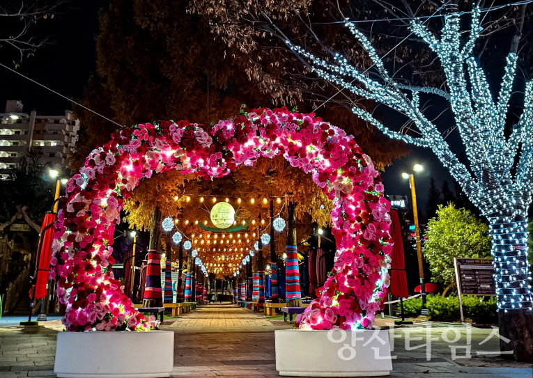 기장군이 정관 윗골공원에 빛 거리를 확대 조성했다ⓒ양산타임스